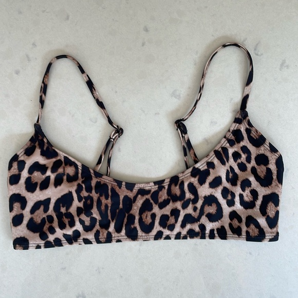 NWT Good American Deep Scoop Neck Bikini Top, Leopard Print. Size 1 / Small. - Picture 2 of 8